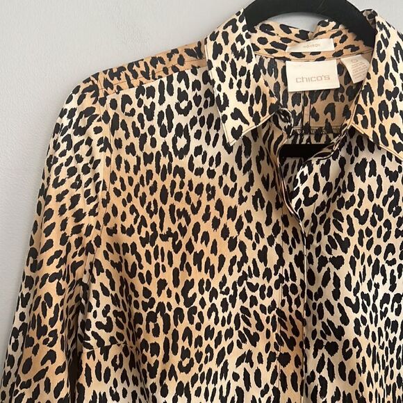 Chico’s Women’s size 0 size 4-6 New Cheetah animal print No Iron Blouse - Picture 4 of 13